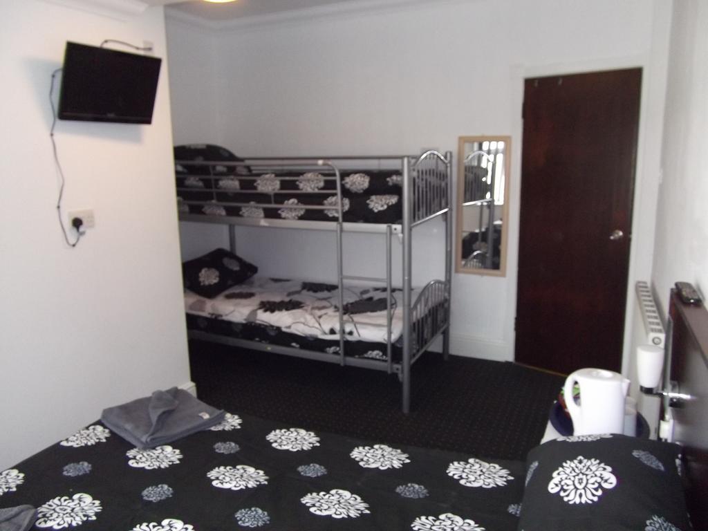 The Woodfield Hotel , Indoor Heated Swimming Pool, Spacious Lounge And Bar Blackpool Room photo