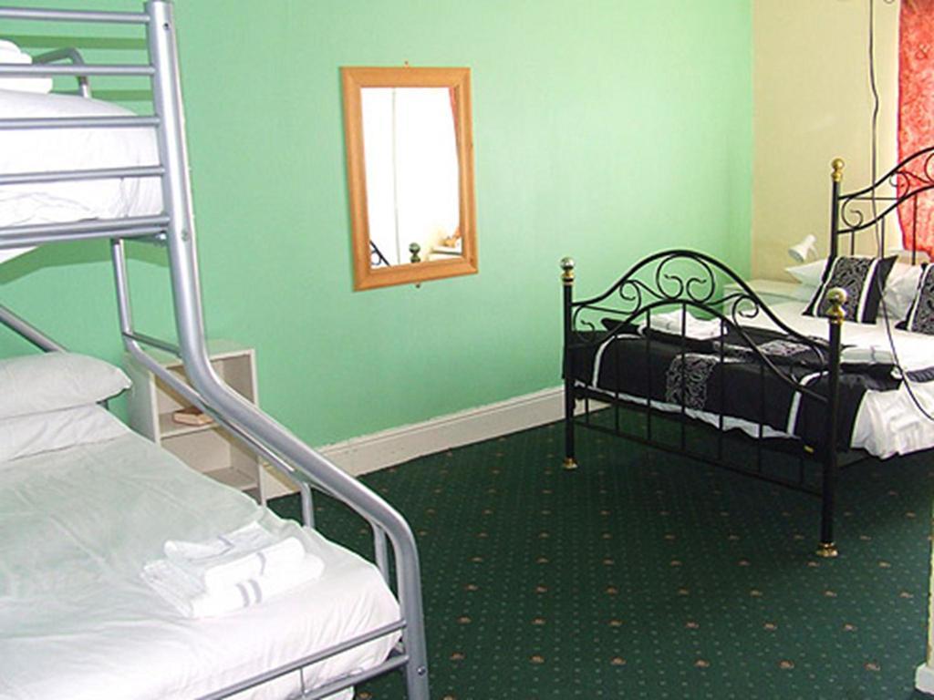 The Woodfield Hotel , Indoor Heated Swimming Pool, Spacious Lounge And Bar Blackpool Room photo